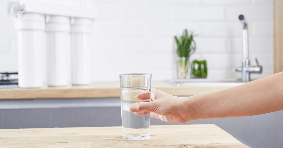 Hogyan juthatunk tiszta vízhez a műanyag palackos ásványvizek nélkül?